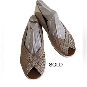 Bernie Mev. Brooke Lt Gold Peep Toe Flats